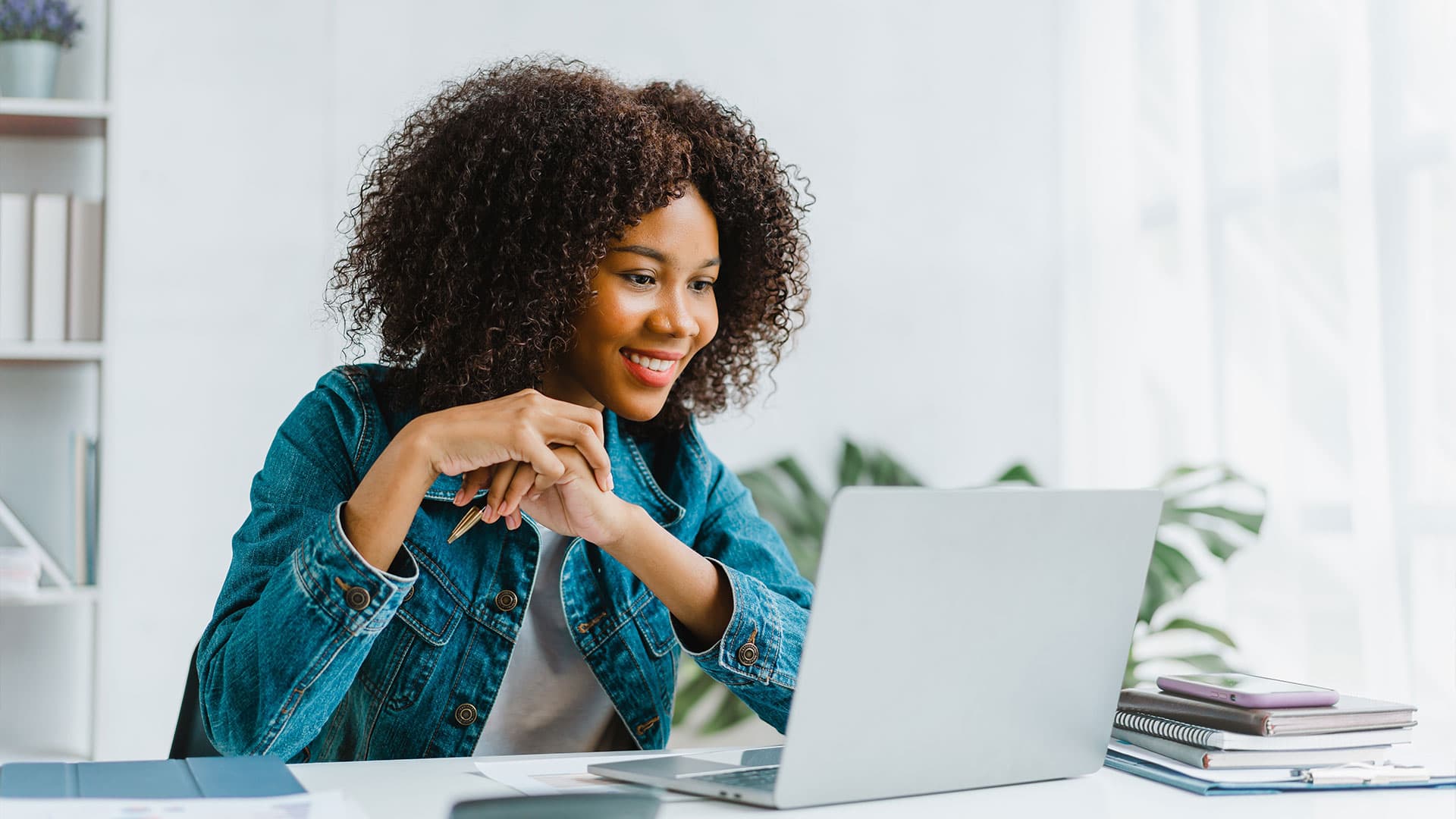 <strong>Contact us<strong>